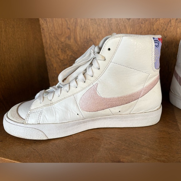 Nike blazers mid 77 Sneakers pink/red swoosh 6.5y/8 women’s - Picture 6 of 8